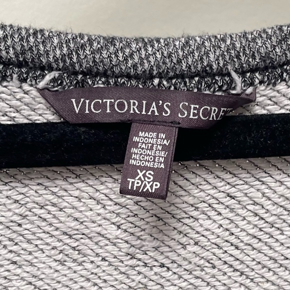 Victoria's Secret Boat Neckline 3/4 Sleeves Sequined Gray Sweatshirt Size XS - Picture 7 of 9